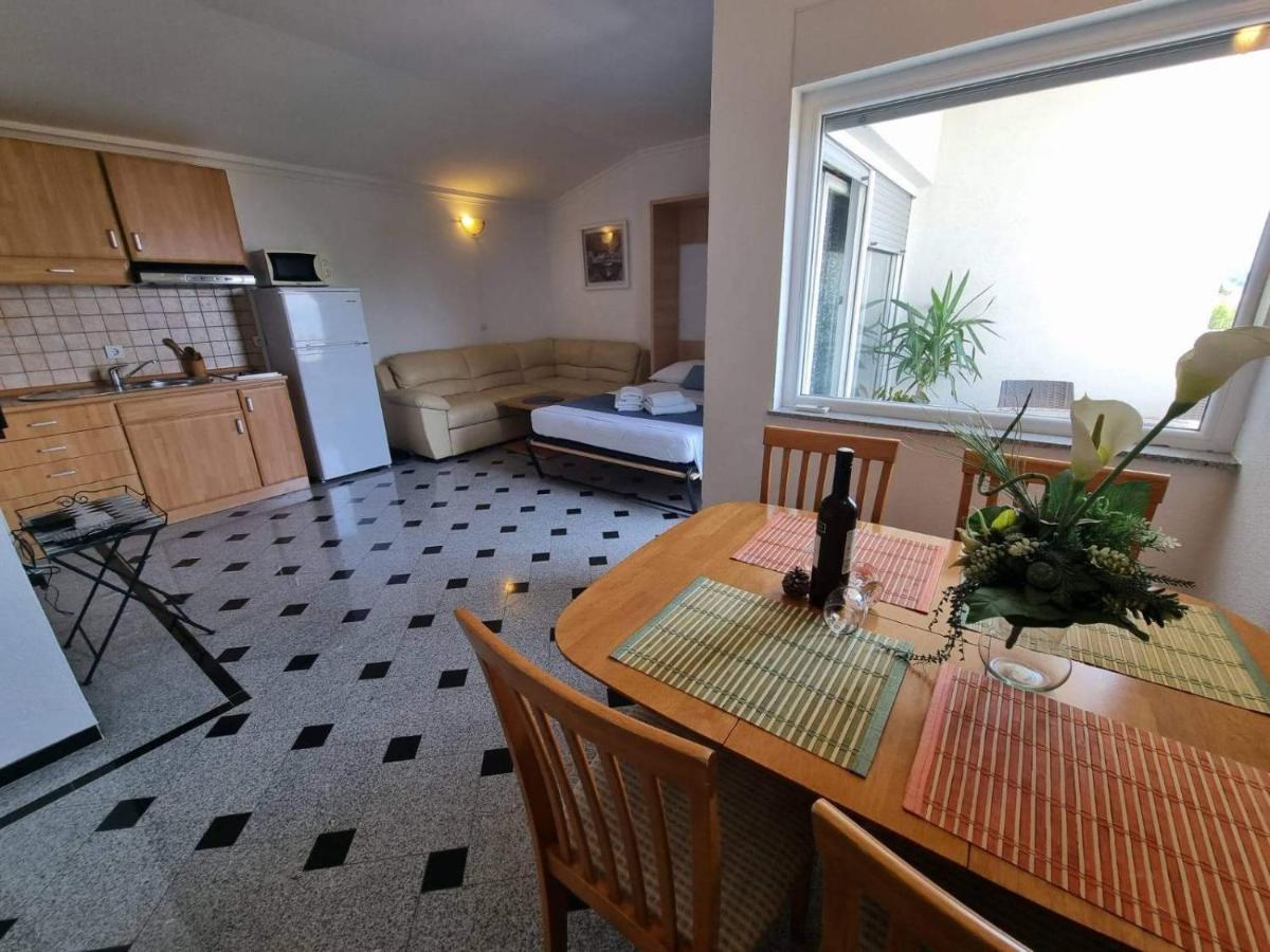 Apartment Tomic 2 Макарська Екстер'єр фото